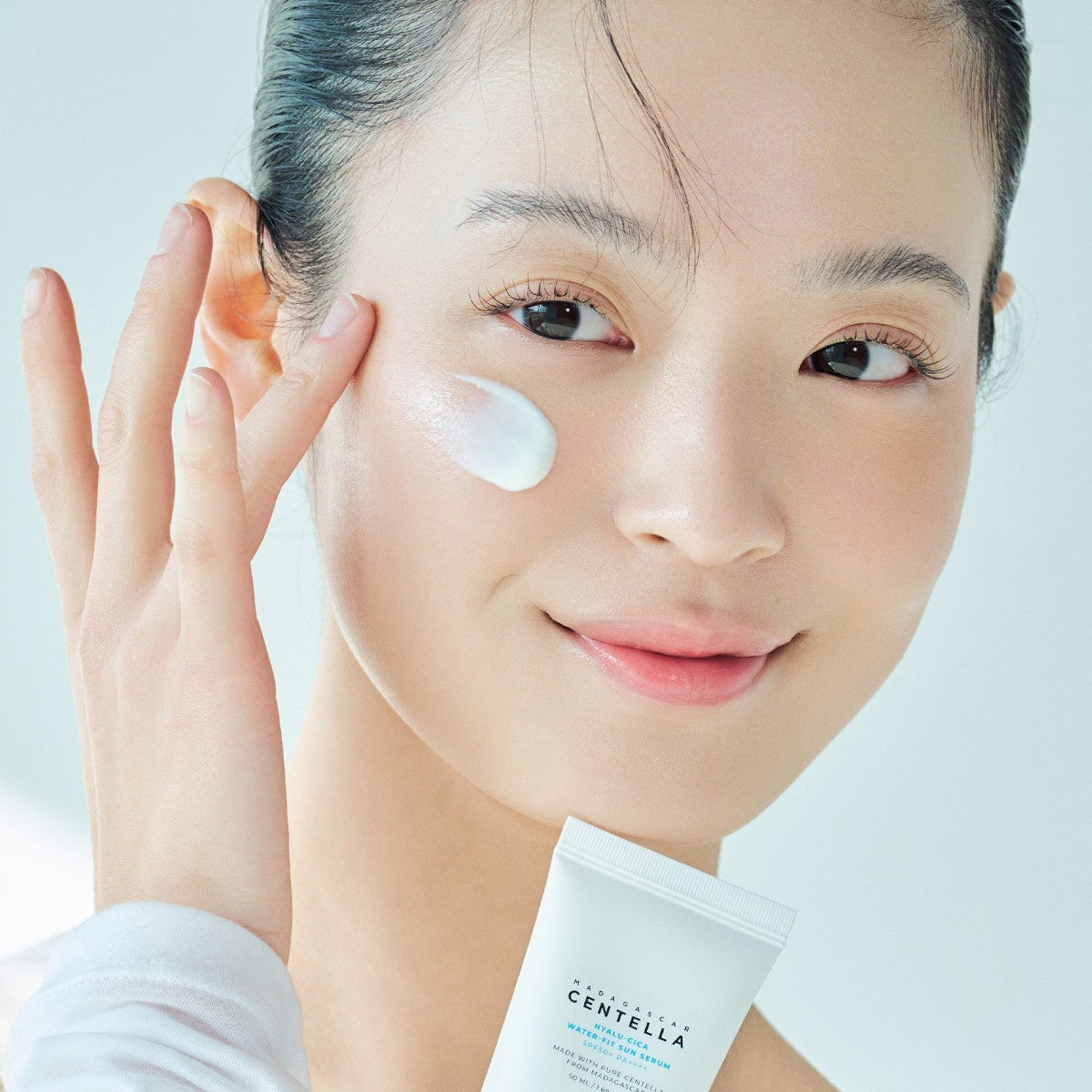 SKIN 1004- MADAGASCAR CENTELLA HYALU-CICA WATER-FIT SUN SERUM ( SPF 50+ PA+ )